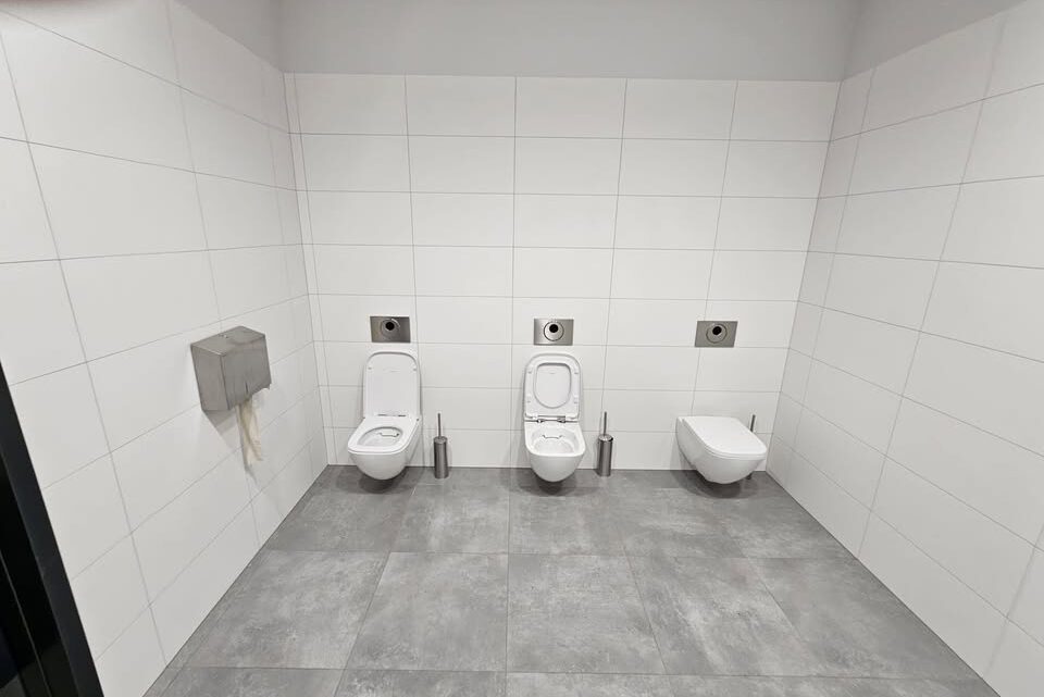 Toiletten-Spaß und Insider-Tipps: Saubere Dixi-Klos für dein Event!